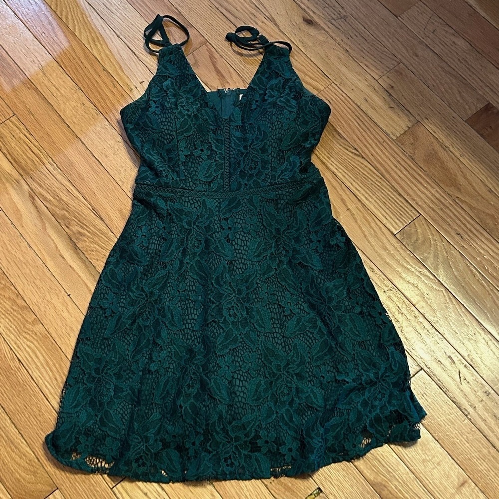 Xtraordinary Green Lace Overlay Dress Sleeveless Adjustable Straps Size 9 T25-22